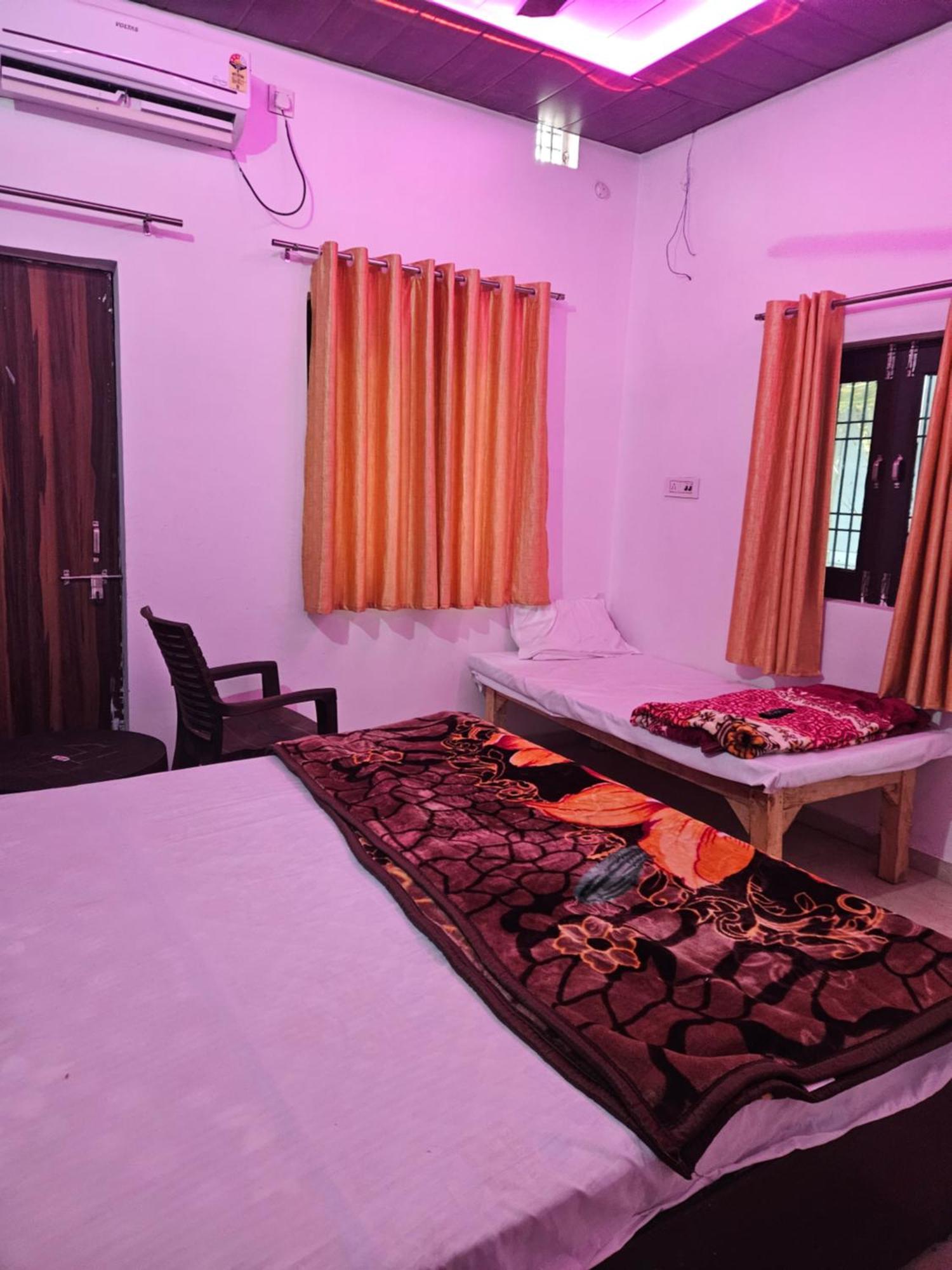 Shri Radha Rani Bhawan Guest house Vrindavan
